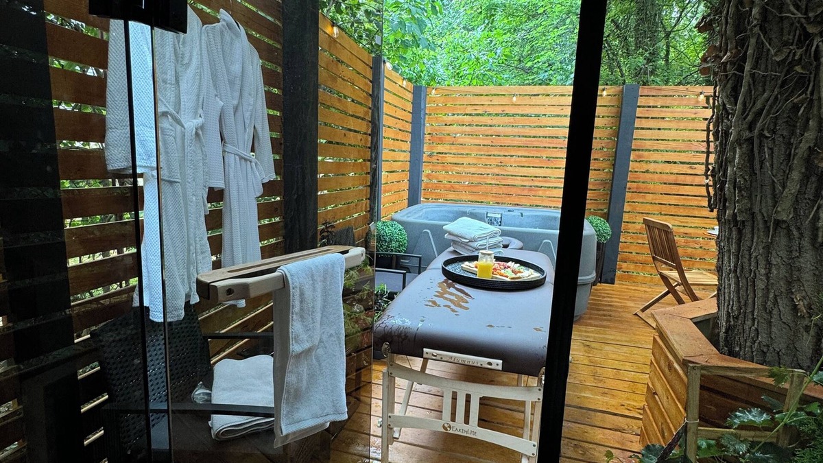 Rossville Apartment | Tiny tree house