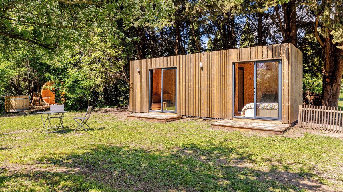 Orange Cabin | Tinyhouse & bees: an unusual stay in Provence