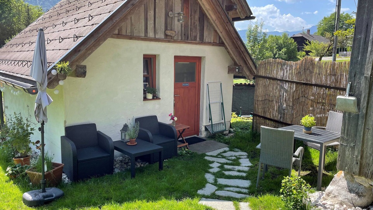 Grundlsee Ski Chalet | Tinyhouse with wood-burning stove, wifi, parking and garden just 300m from the lake