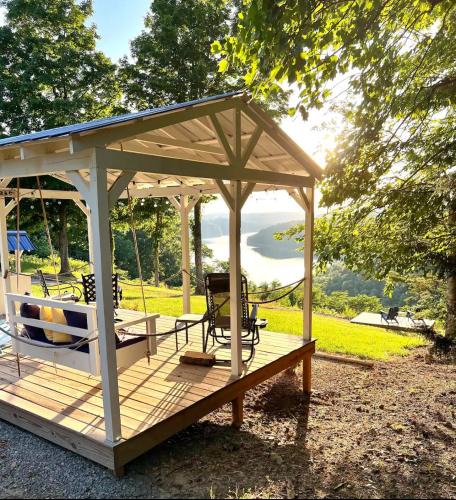 Monticello House | TinyLakeview Cottage