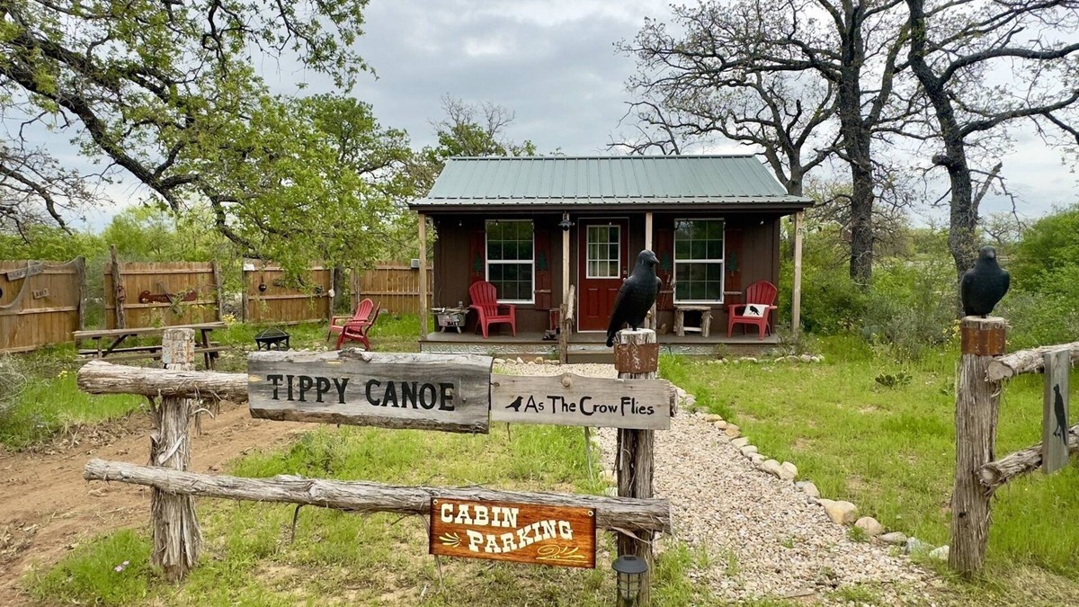 Voca Cabin | Tippy Canoe | Fun & Unique Cabin Close to Castell