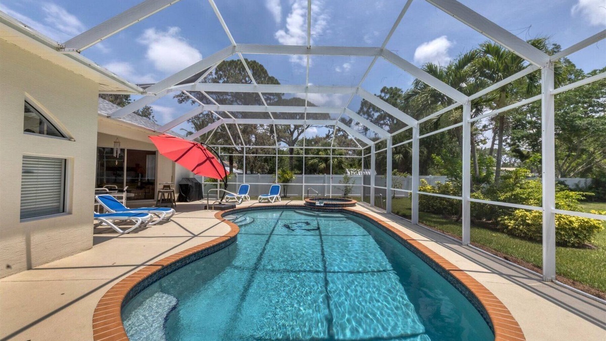 South Venice House | Tipsy Turtle - 5867 Miami Rd