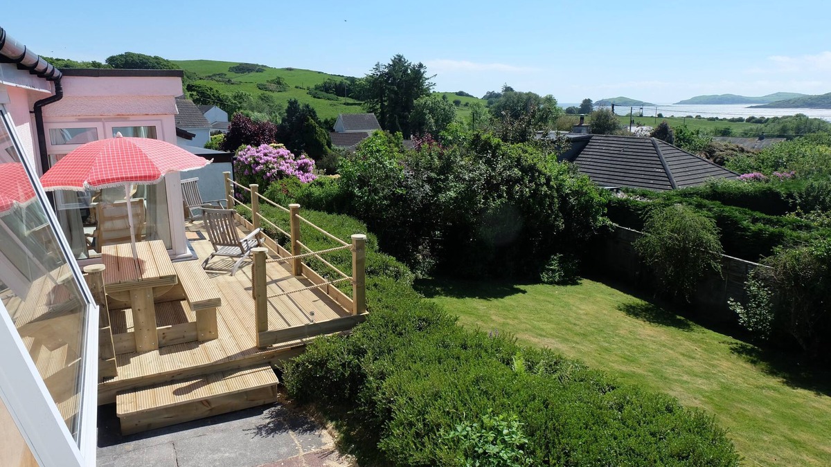 Rockcliffe Cottage | Tir Nan Og - a bungalow that sleeps 6 guests in 3 bedrooms