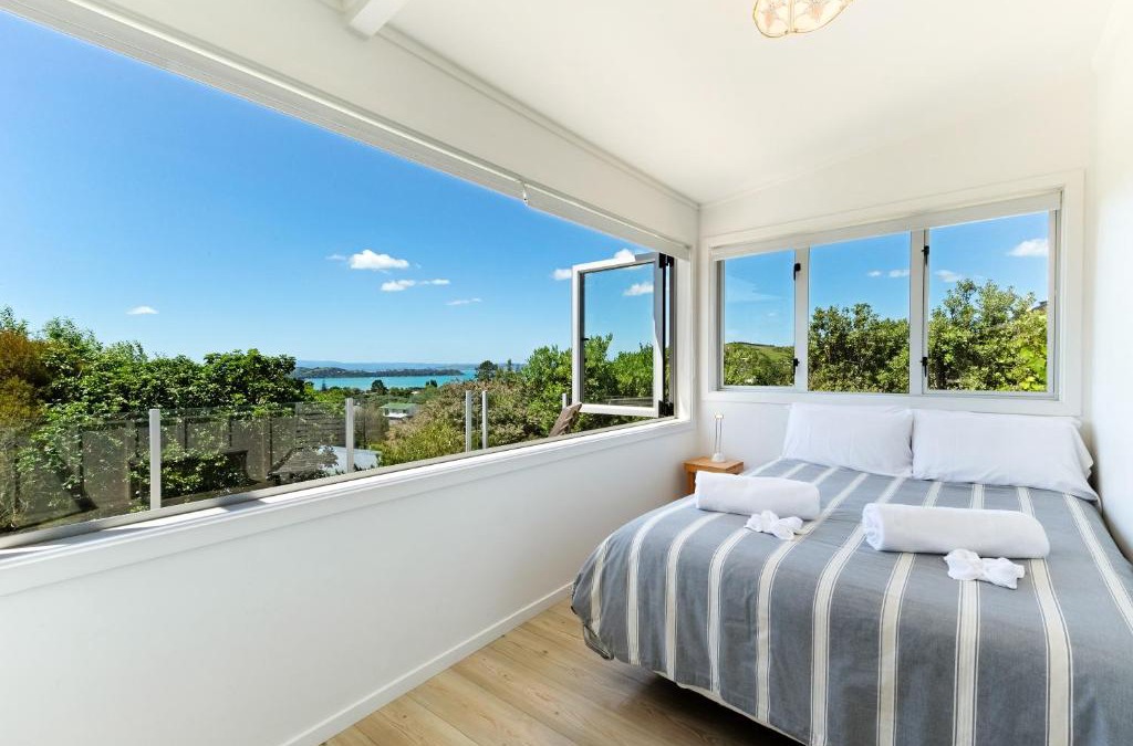 Oneroa House | Tiri Cottage - Sea Views in Oneroa by Waiheke Unlimited