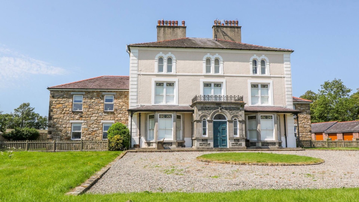 Llangefni Cottage | TIRIONFA, family friendly, country holiday cottage in Llangefni