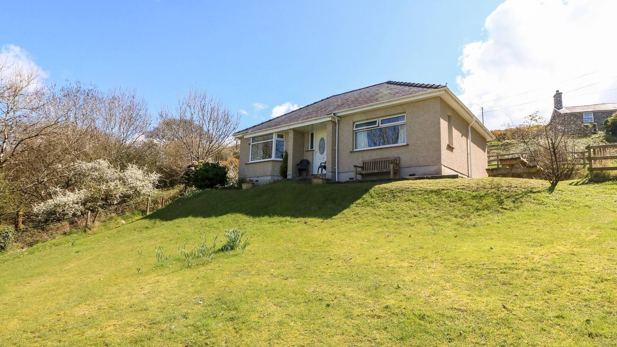 Talsarnau Cottage | TIRIONFA, pet friendly, country holiday cottage in Talsarnau