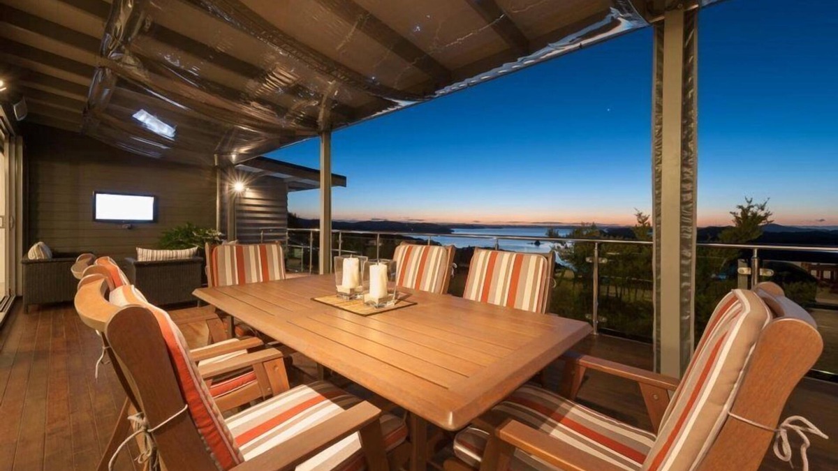 Russell House | TIROROA : Gorgeous and Private Bay of Islands Home