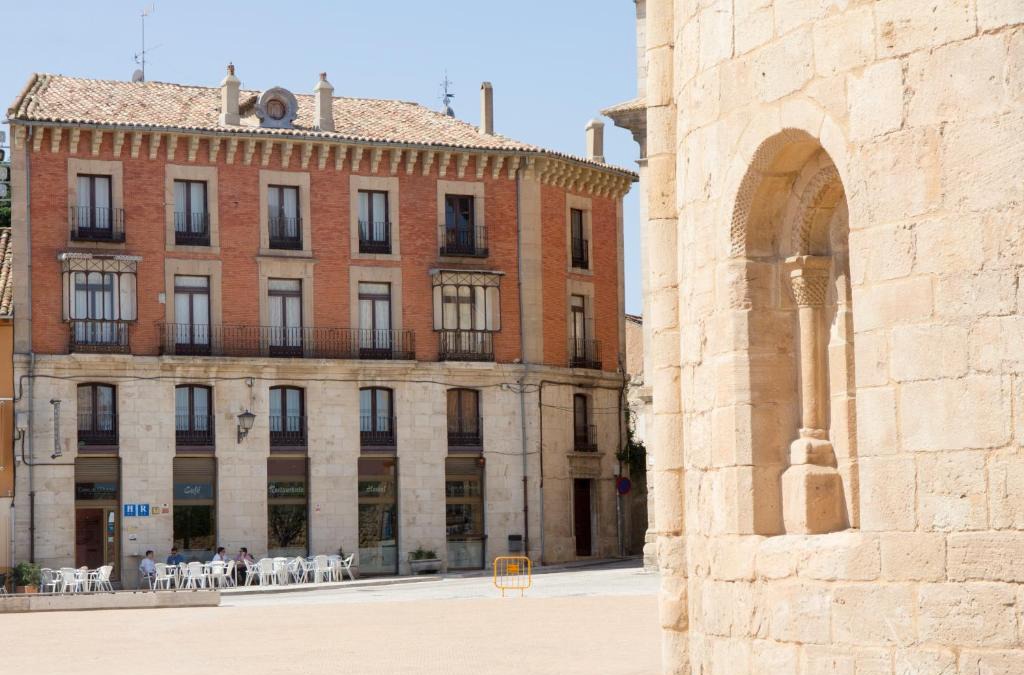 Almazan House | Tirso de Molina