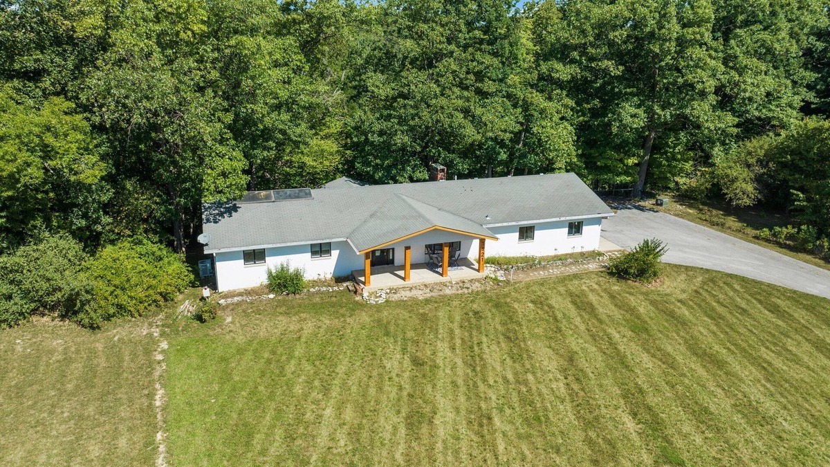 Laotto House | Titanic Retreat on Glacier Ridge