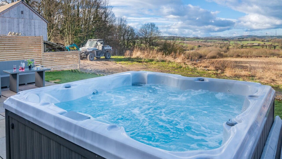 Hoylandswaine House | Tithe Barn - Four Bedroom House, Sleeps 8
