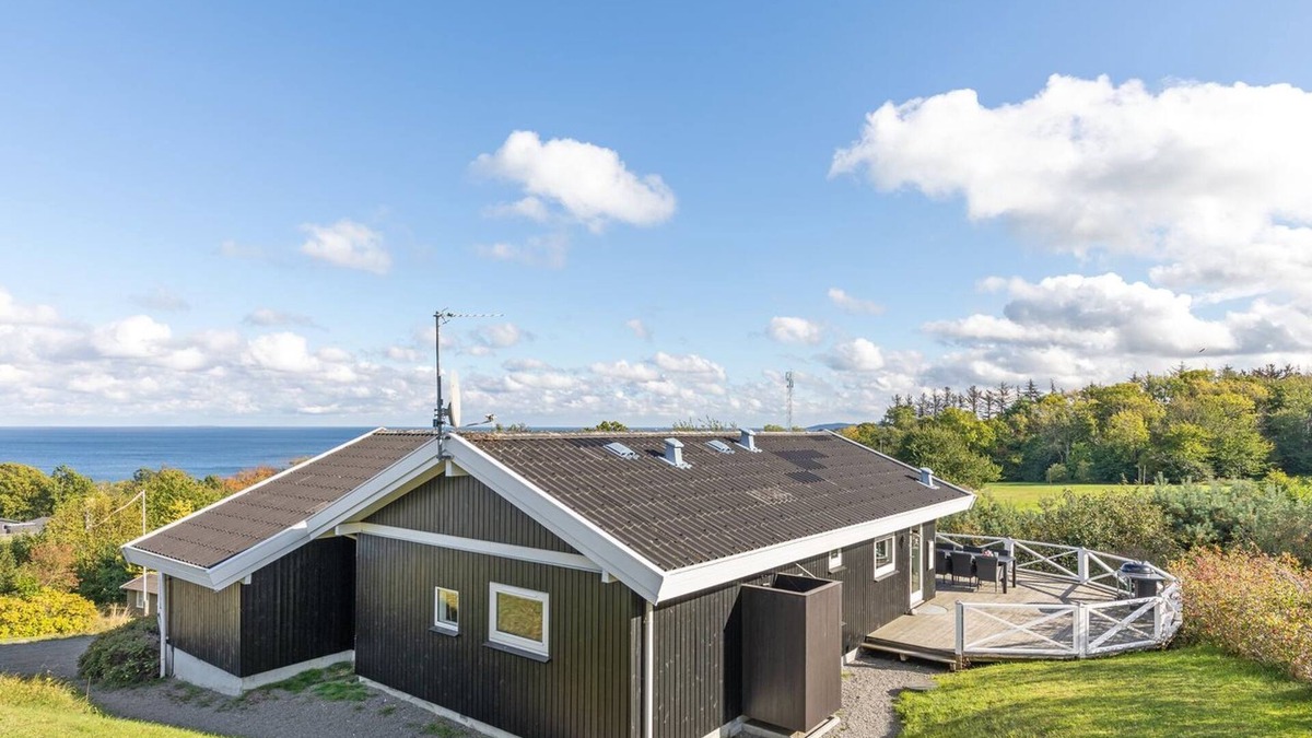 Sandkaas House | "Tjelle" - 300m from the sea by Interhome