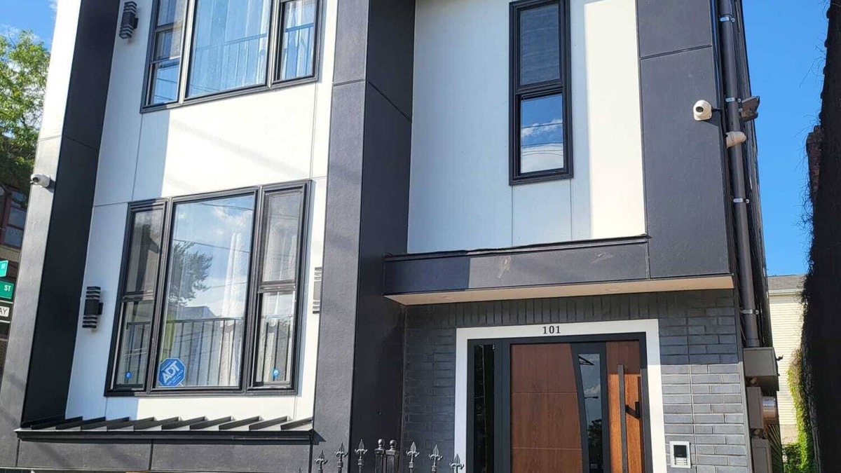 Weequahic Apartment | TKC VILLA has a spacious 3-bedroom apartment on 3 fls with WiFi, AC in Newark