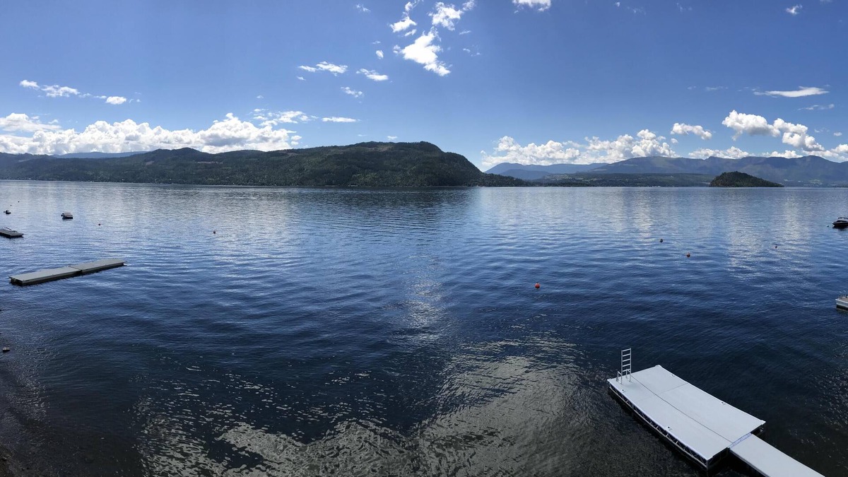 Scotch Creek House | TLC Beachhouse "Entire Home" - Waterfront - Shuswap Vacations and Sledding Accommodation
