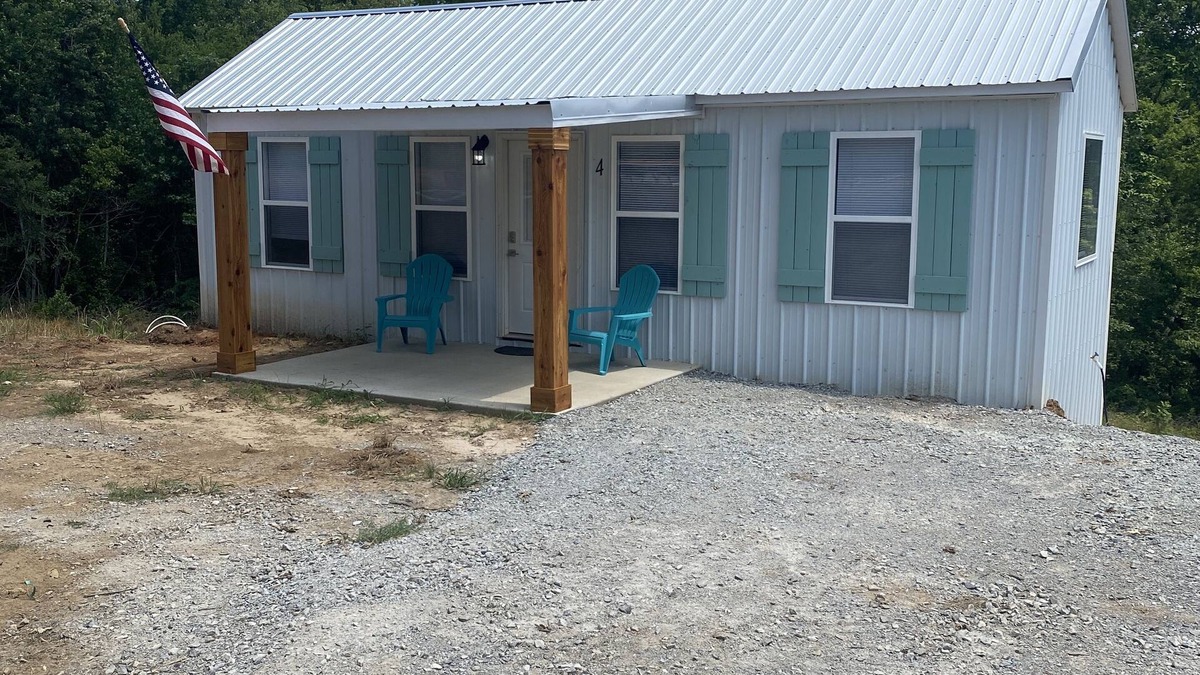 Sugar Tree Cabin | TN River Cabin! Sleeps 5-6! Located on the river! Boat ramp just feet away!