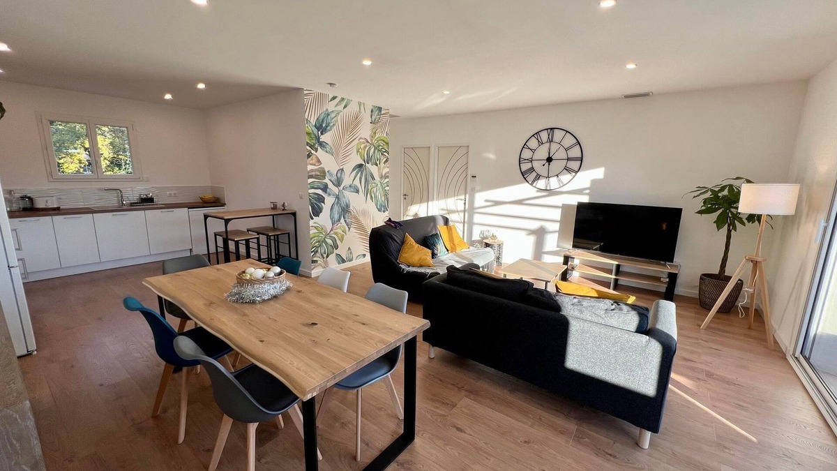 Saint-Clement-de-Riviere Apartment | To complete