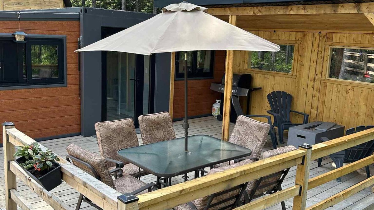 Hampden Ski Chalet | To the container
