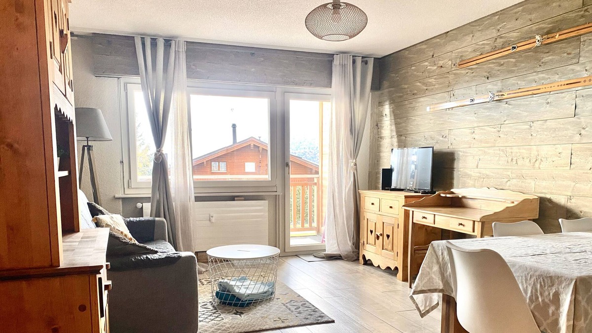 Lens Apartment | To the Good Heart | 4pers.
