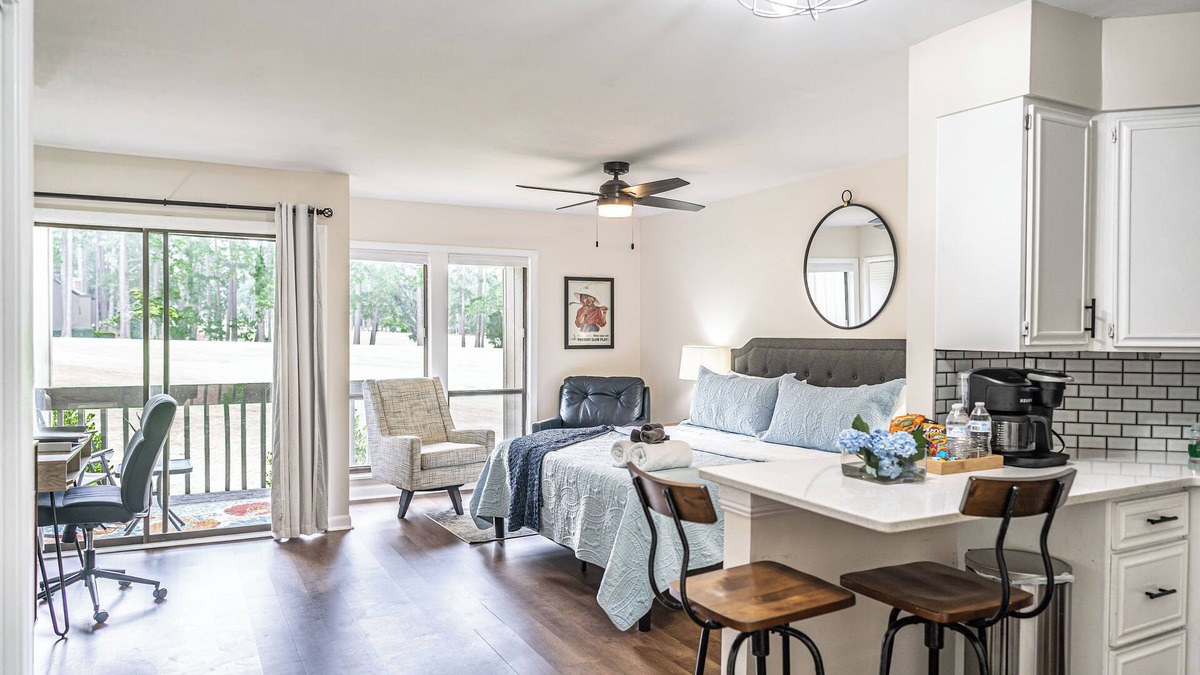 Pinehurst Apartment | To The Green On #17 - Boutique Studio w/GREAT Views, 5 Minutes From Clubhouse