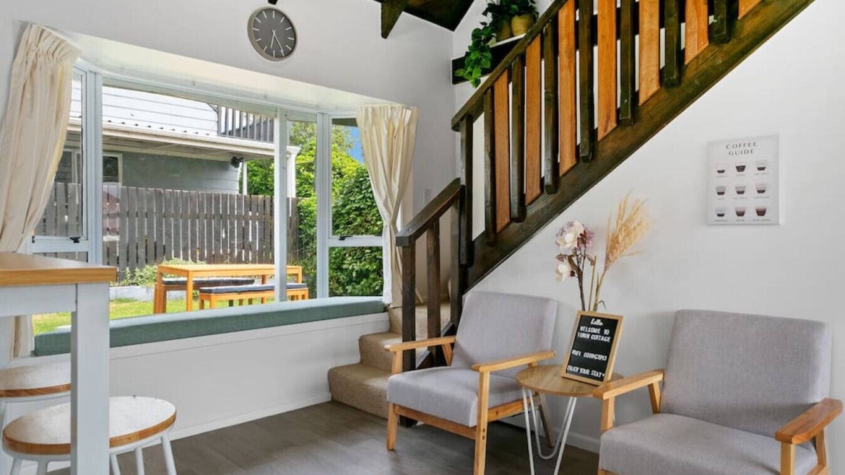 Richmond Heights House | Tobin Cottage - thoughtfully furnished, two storey property, pet Friendly, in central location