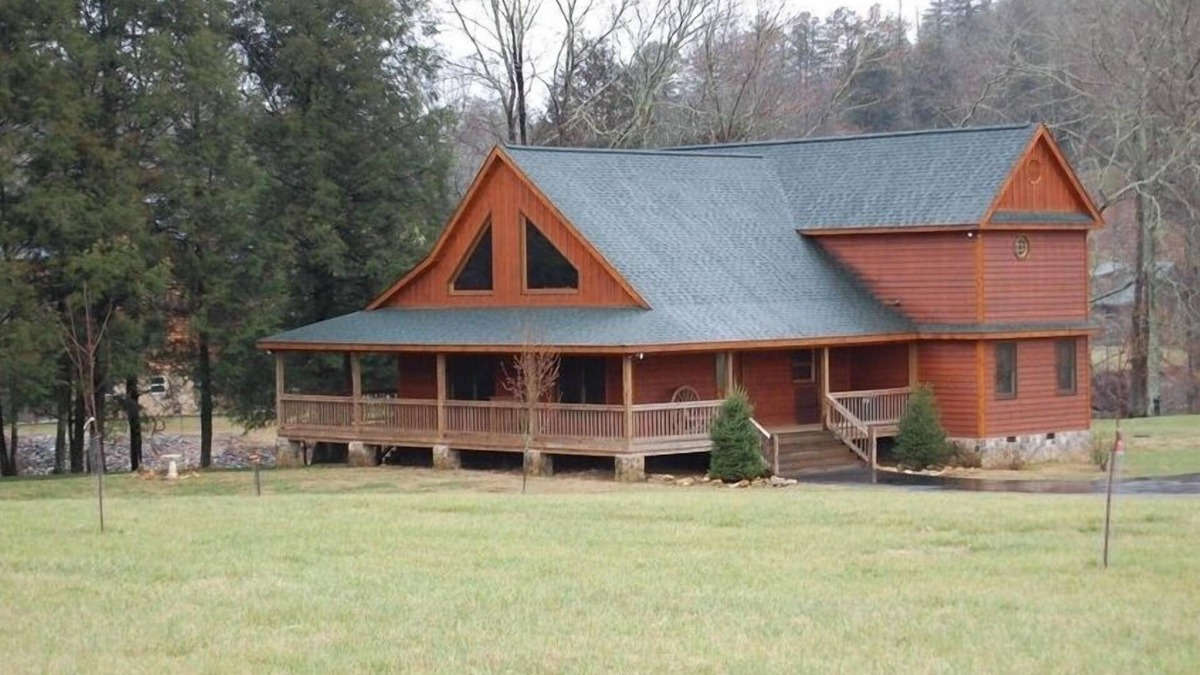 Suches Cabin | Toccoa River Cabin - Beautiful! Fishing! Tubing! Hiking!