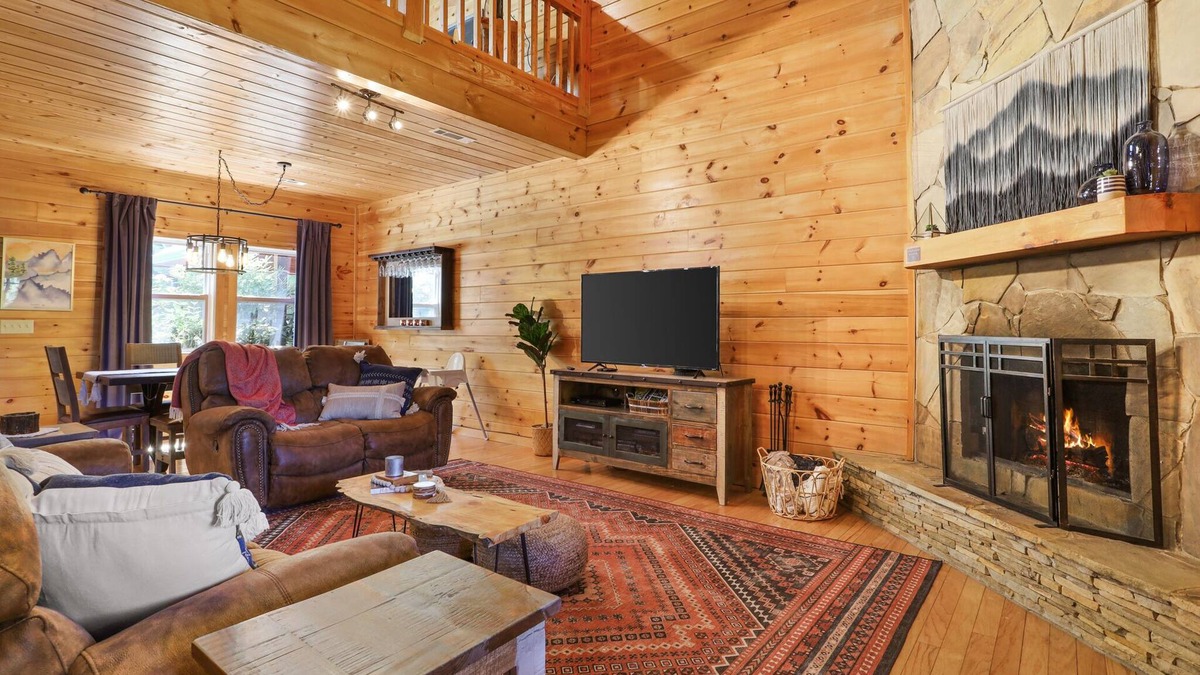 Suches Cabin | Toccoa River Hot Tub Chattahoochee NF Family Friendly Pets