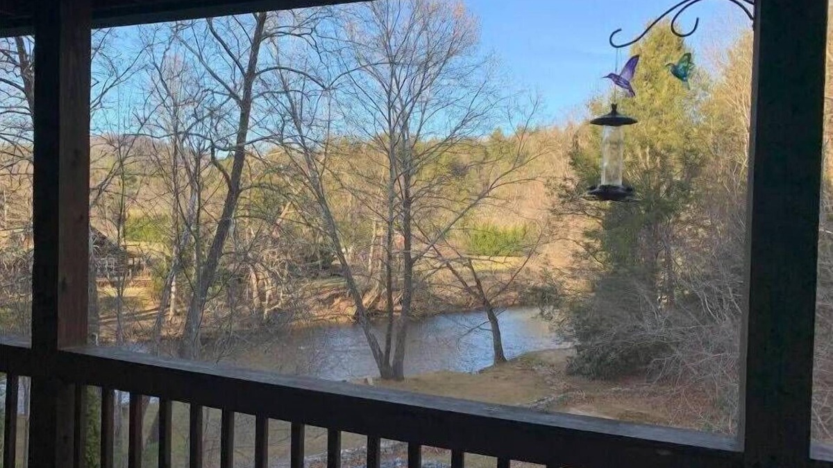 Suches House | Toccoa Riverfront Cabin 3 Bedrooms 3 Baths Private Hot Tub