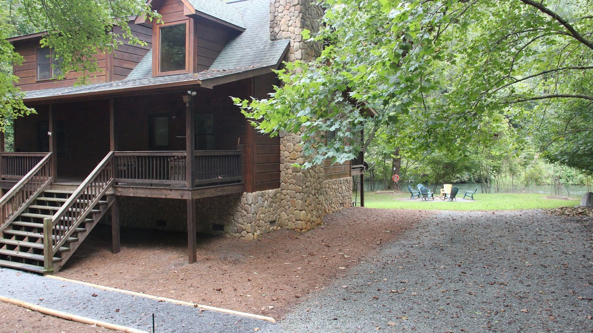 Mineral Bluff House | Toccoa Riverfront Retreat - Cabin on private Toccoa river shoreline
