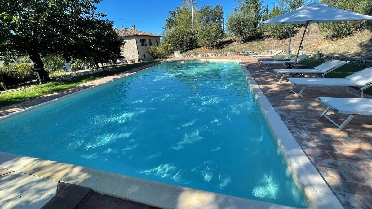 Todi Villa | TODI BY THE POOL/SLEEPS 10/EXCLUSIVE POOL/WALK TO TODI 4 KMS/RESTAURANT 0.5 KMS