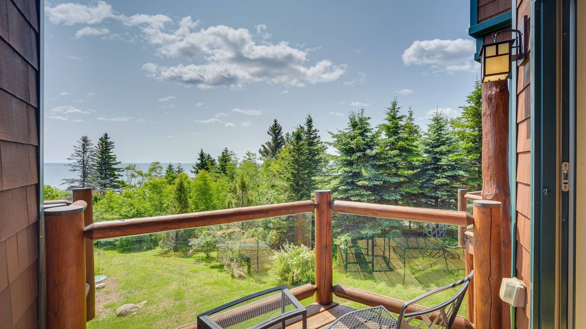 Tofte House | Tofte Tranquility: Lakefront Townhome w/Balcony!