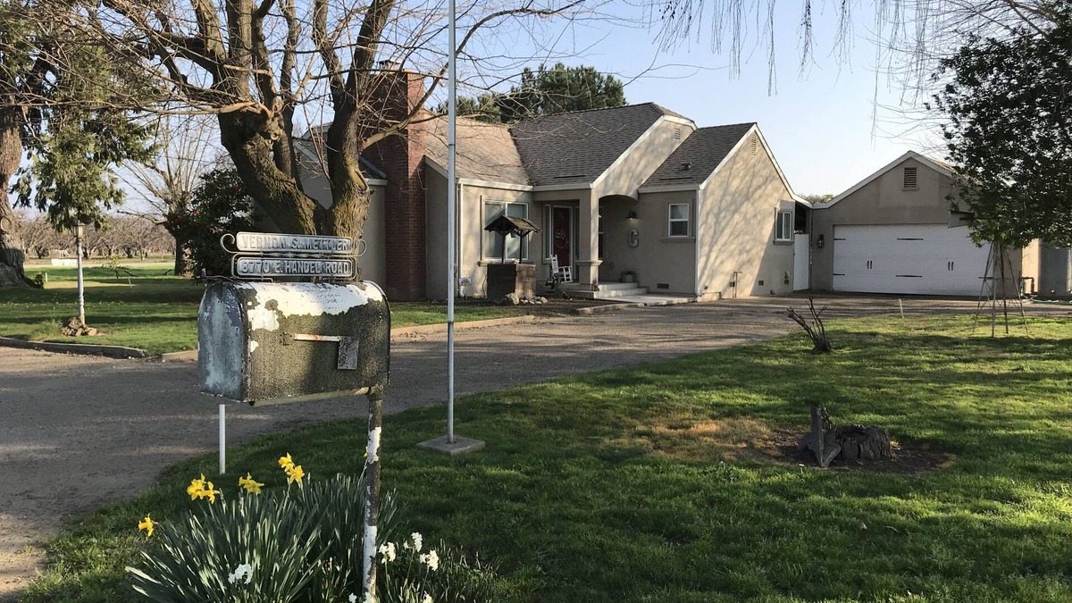 Victor House | Tokay Heritage House - Quiet Country Home in Lodi, CA
