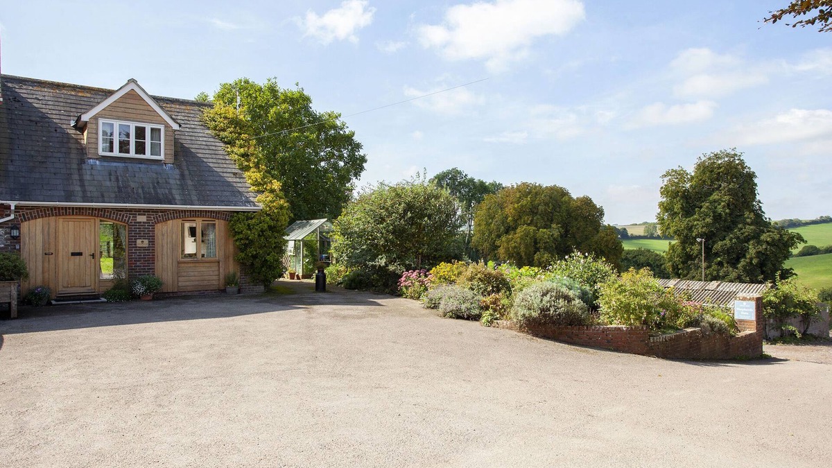 Dorchester Cottage | TOKENHILL COTTAGE, pet friendly, with hot tub in Piddletrenthide