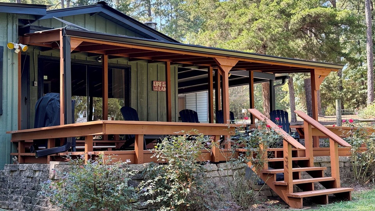Negreet Cabin | Toledo Bend Lake Record Lodge - waterfront, private boat dock and Pet-friendly!