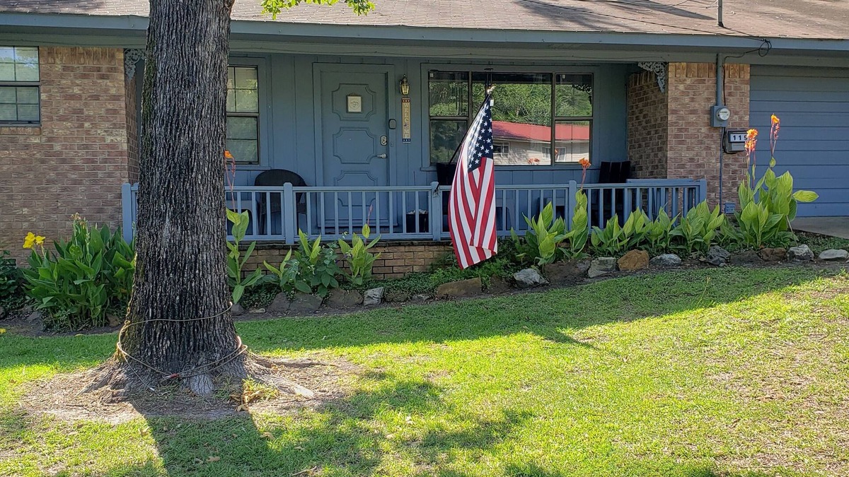 Negreet House | Toledo bend lake view home quiet neighborhood community boat launch.