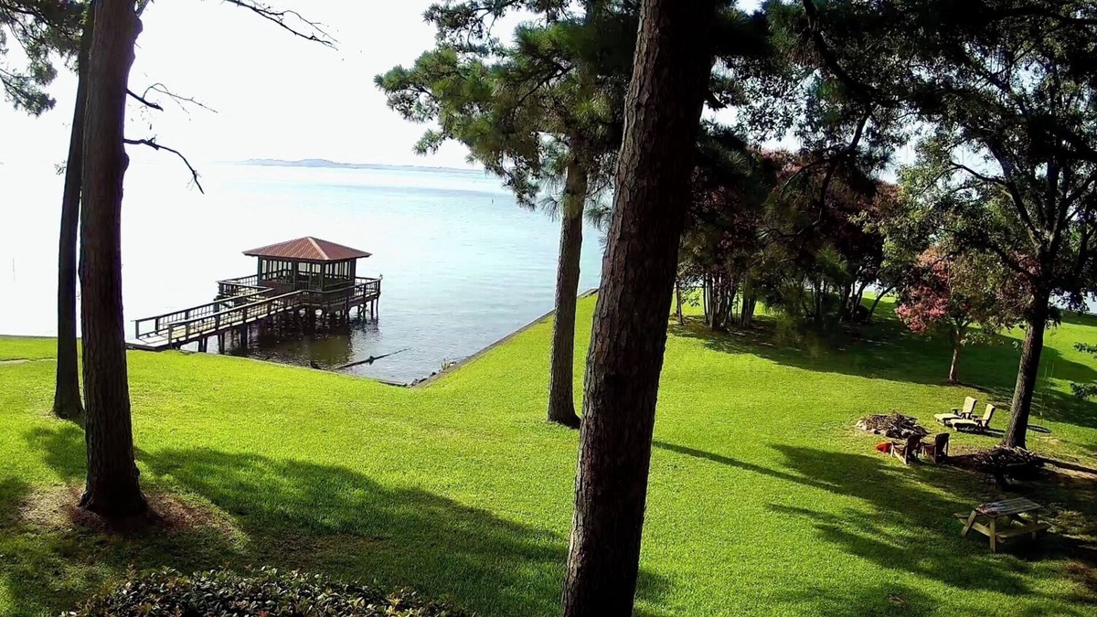 Milam Cabin | Toledo Bend Lakefront Cabin near the “Chicken Coop”, with Private Boat Launch
