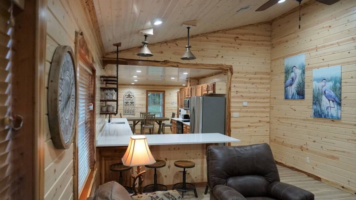 Negreet House | Toledo Queen Lakefront Custom 4 BR Home, Boathouse, Boat Ramp & Beautiful Views.