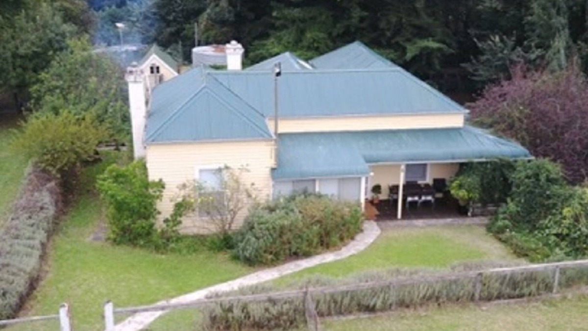 Strathdownie Cottage | Tolka - a Traditional Farm Cottage near River