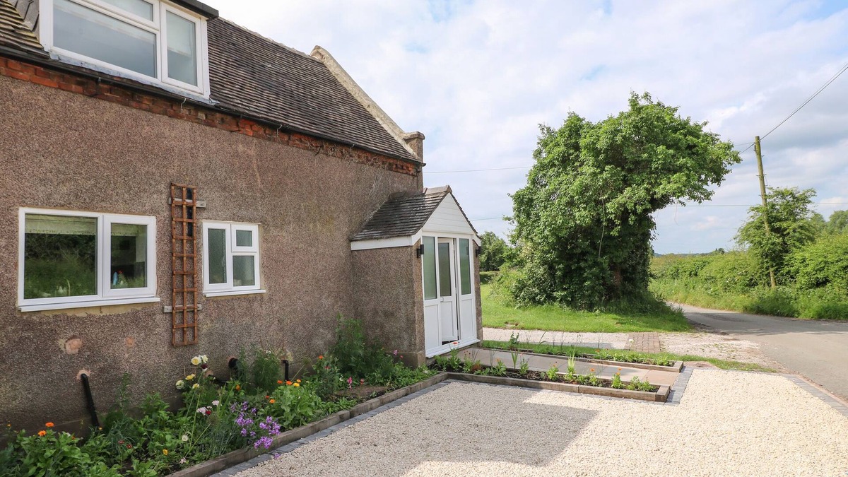 Great Haywood Cottage | TOLLDISH COTTAGE, family friendly, with a garden in Great Haywood