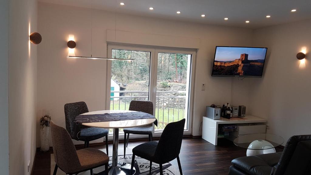 Refrath Apartment | tolles komfortables Appartement Zaubersee