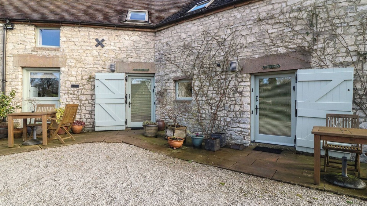 Parwich Cottage | TOM'S BARN, pet friendly, character holiday cottage in Parwich