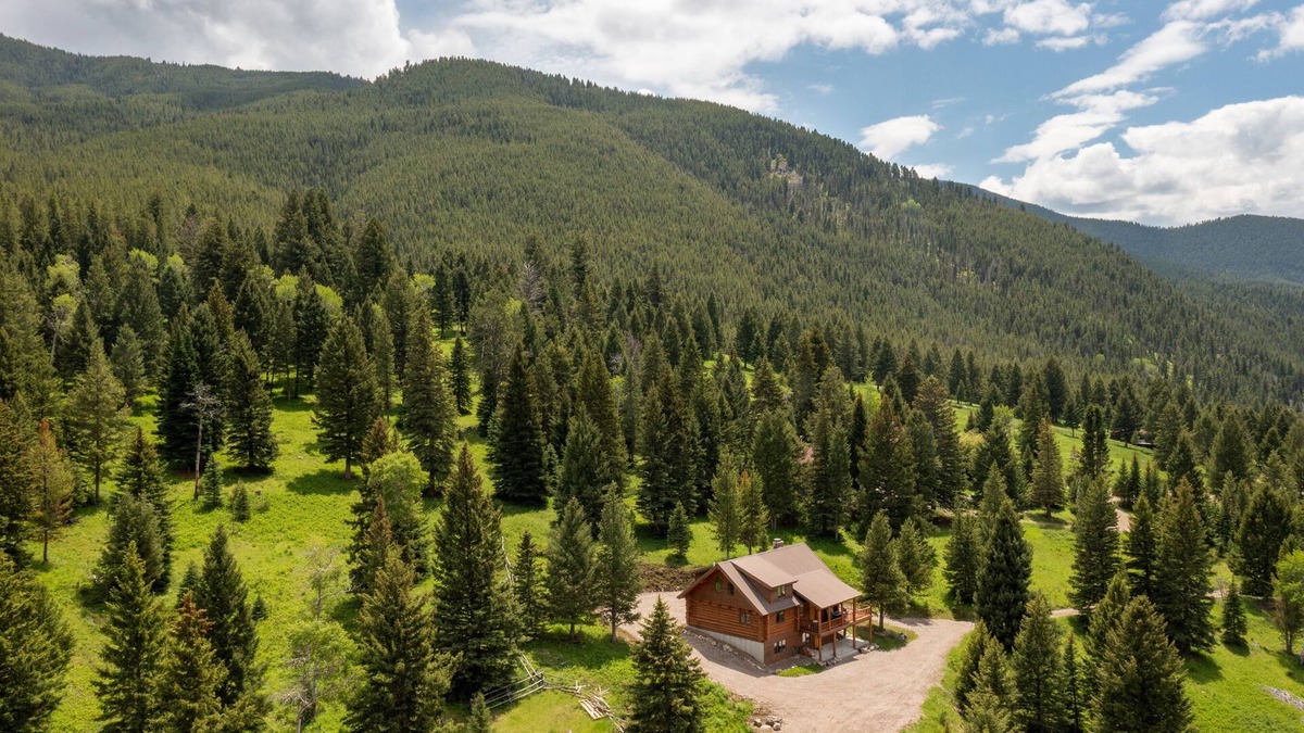 Gallatin Gateway Cabin | Tom's Big Sky Cabin - Close to the Gallatin River, hiking, and Yellowstone!