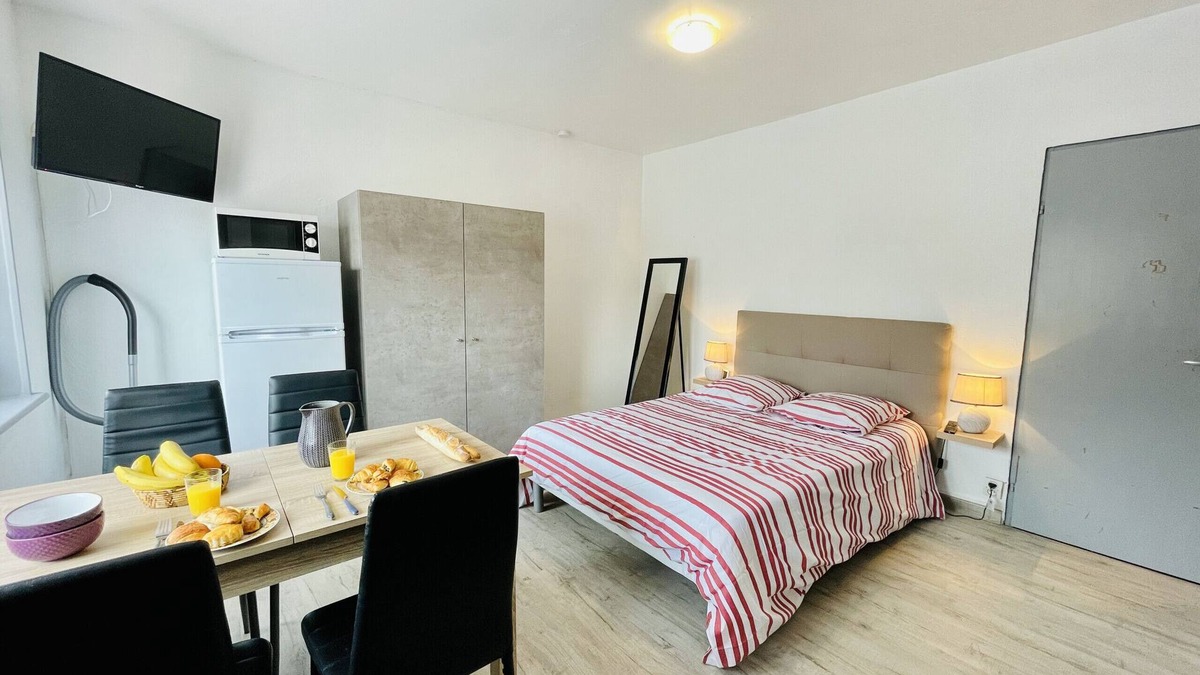 Forges-les-Bains Apartment | Tom: Studio with small terrace 300 metres from the thermal baths