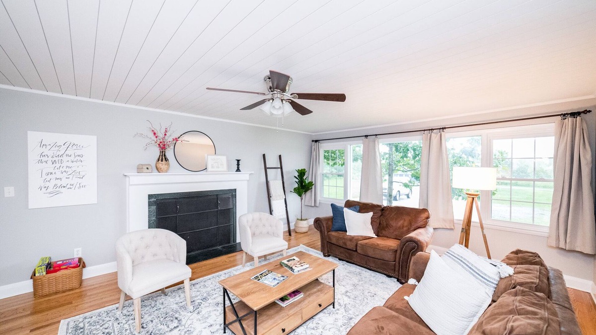 Lynchburg House | Tomahawk Retreat - Spacious Family Home, Convenient Location, sleeps 10