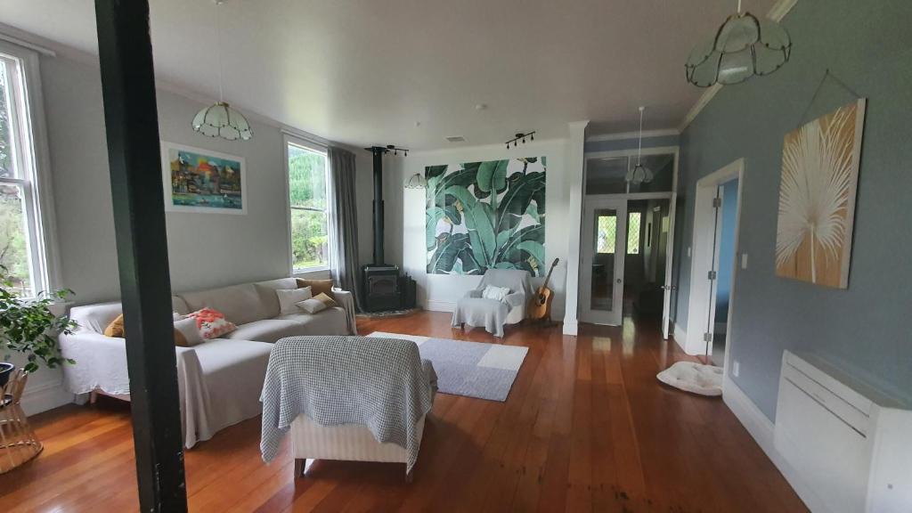 Lower Hutt Villa | Tōmairangi Homestead - Relocated semi-rural villa