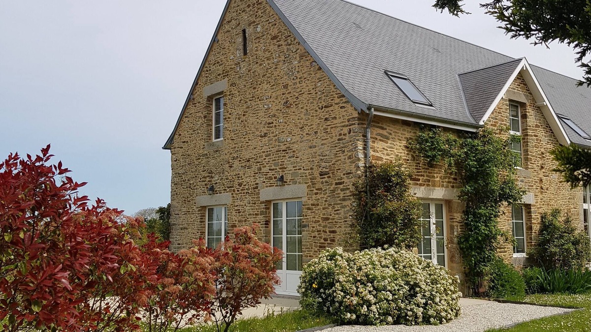 Vains House | Tombelaine holiday home