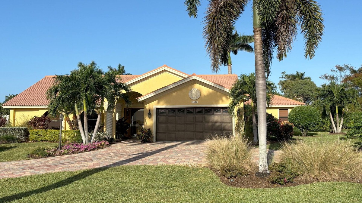 East Naples House | Tommy Bahama Style 4 BR/3 BA Home with Pool in Foxfire Golf and Country Club