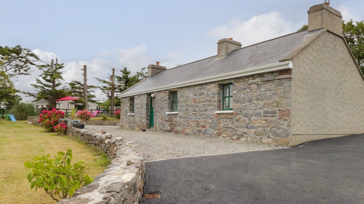 Westport Cottage | TOM’S COTTAGE, family friendly in Westport, County Mayo