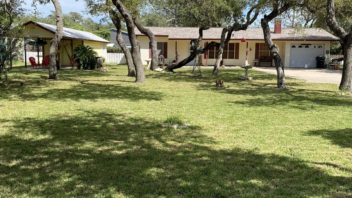 Rockport House | Tony's Coastal Cottage: Dog Friendly & Lrg. Privacy Fenced Backyard! Quiet area