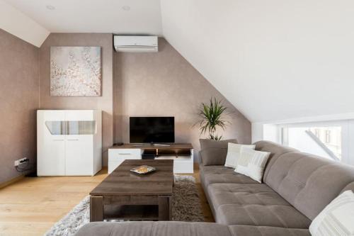 Ottakring Apartment | Top 13 New Design
