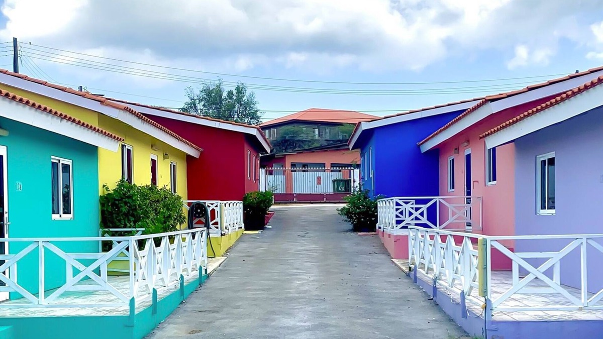 Mahuma Apartment | Top 5 Curaçao Style Red Apartment