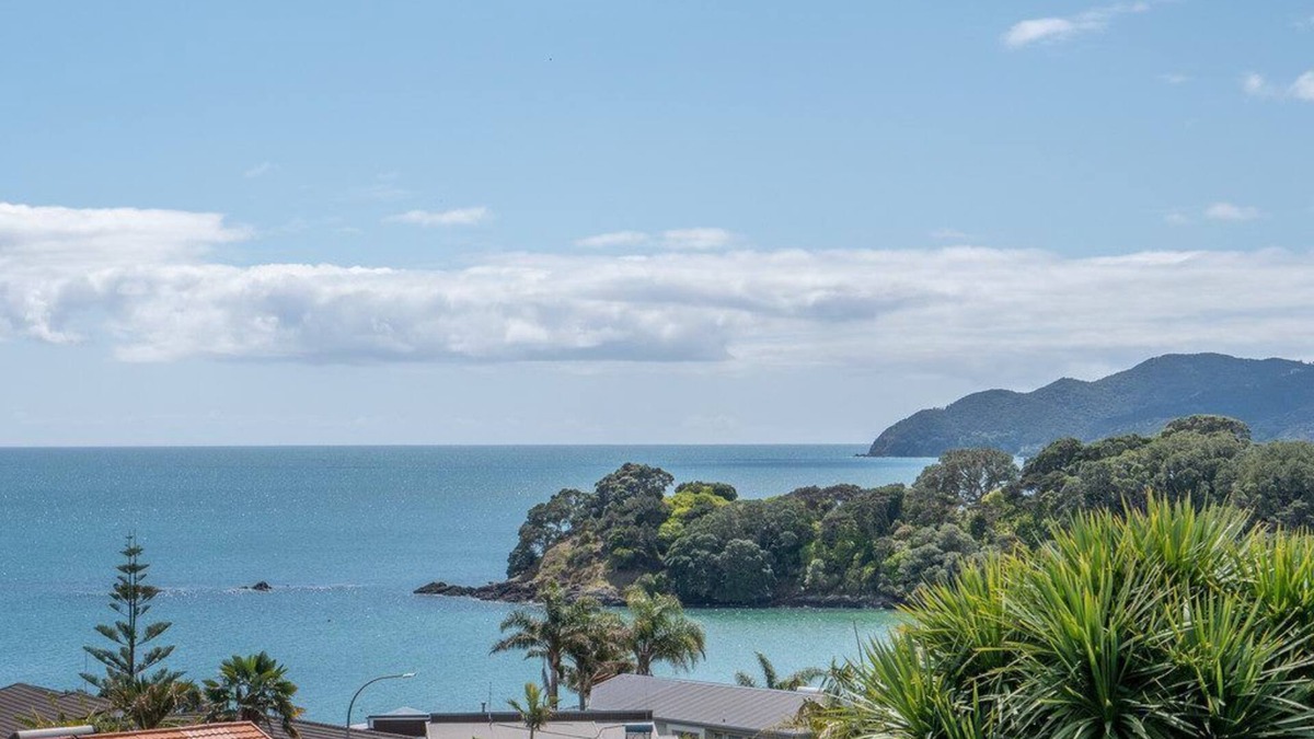 Coopers Beach House | Top Apartment with Sea Views & Beach Access